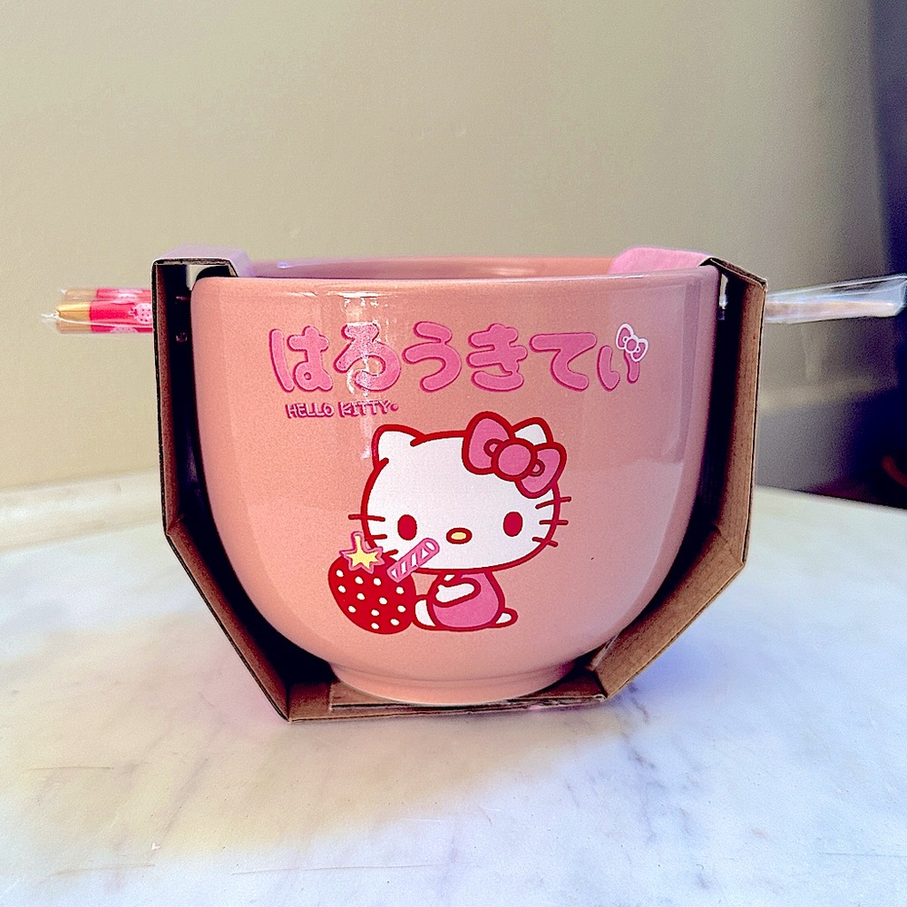 NEW Sanrio Hello Kitty Strawberry Milk Ceramic Ramen Bowl w/ Chopsticks Set. 20o
